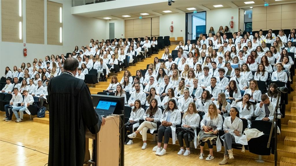 Nova ak. god. 2024./2025. Svečanost bijelih kuta/White Coat Ceremony